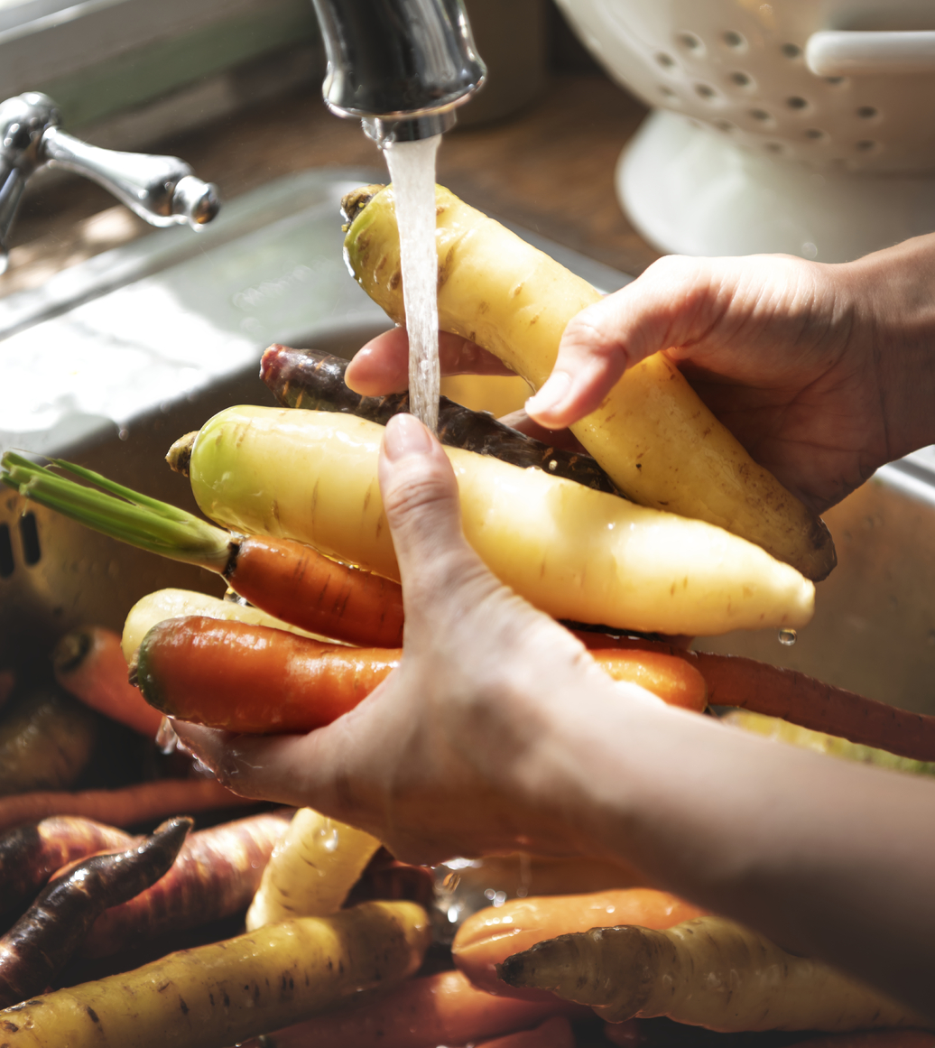 chef-cleaning-carrots-turnips-sink-1